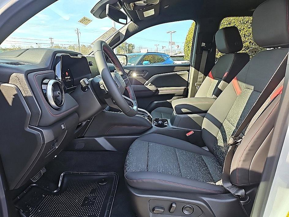 2025 Chevrolet Colorado Z71 - Photo 9
