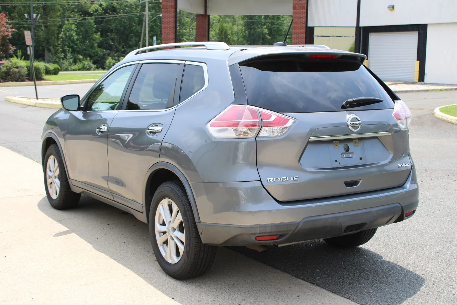 Used 2015 Gray Nissan SV image 7
