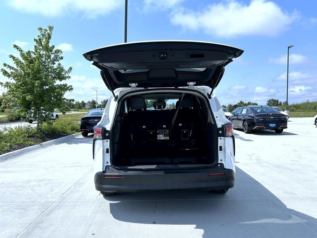 Used 2021 White Toyota LE image 22