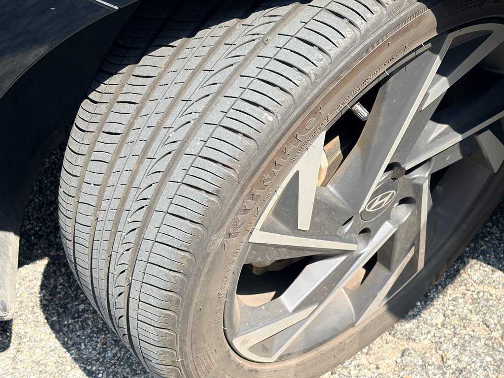 Used 2025 Abyss Black Hyundai SEL Sport image 12