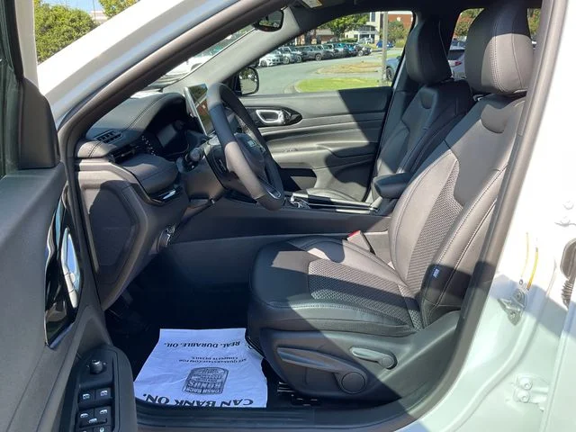 New 2026 Bright White Clearcoat Jeep Latitude image 12