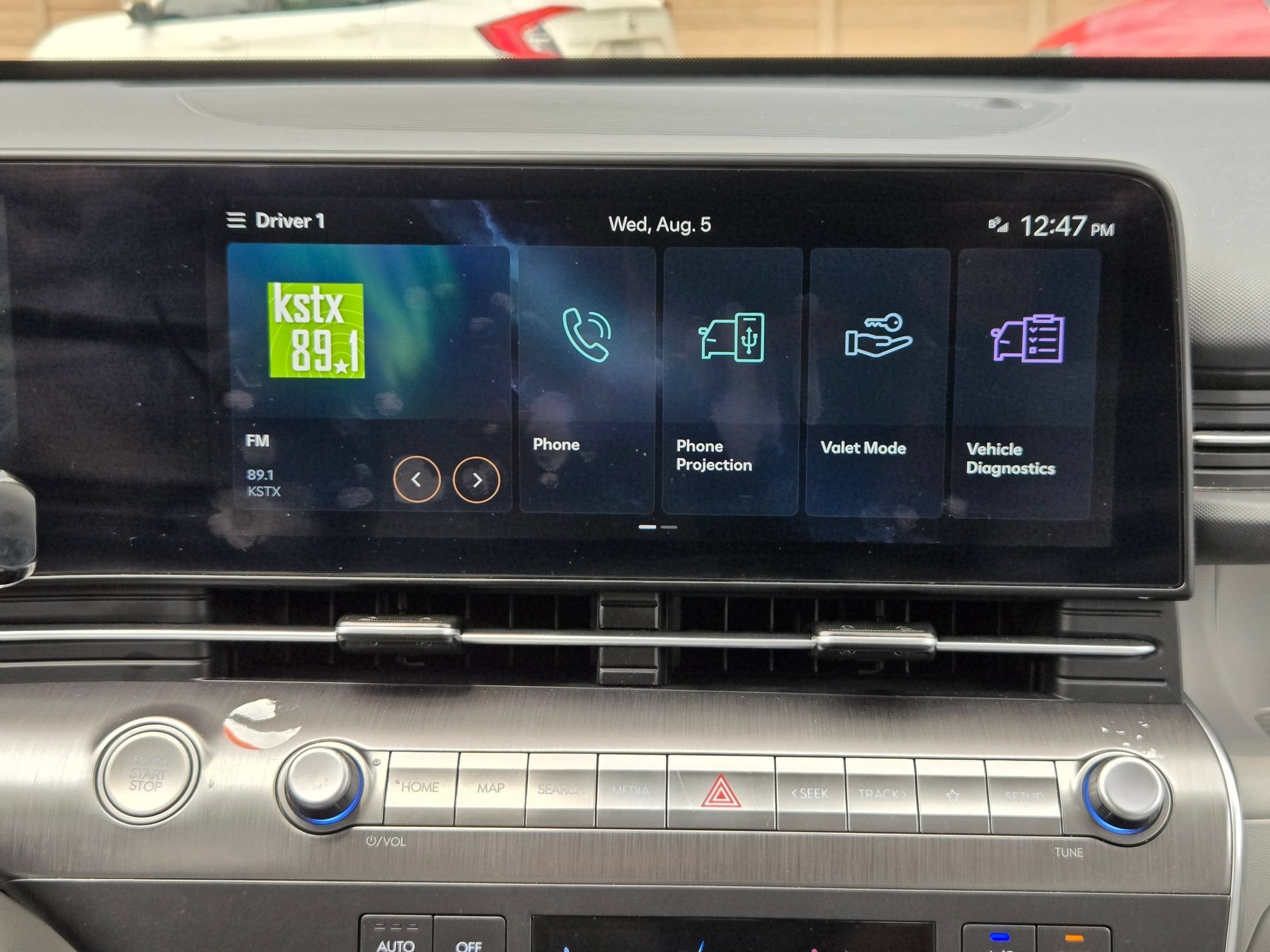 Used 2025 Atlas White Hyundai SEL image 17