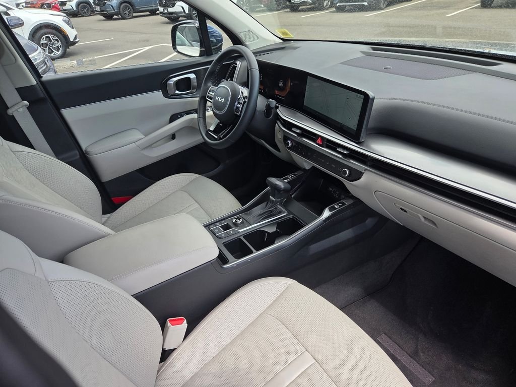 Used 2025 Black Kia S image 26