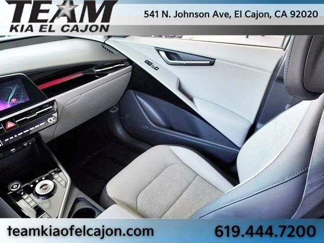 Certified Used 2023 White Kia Wave image 22