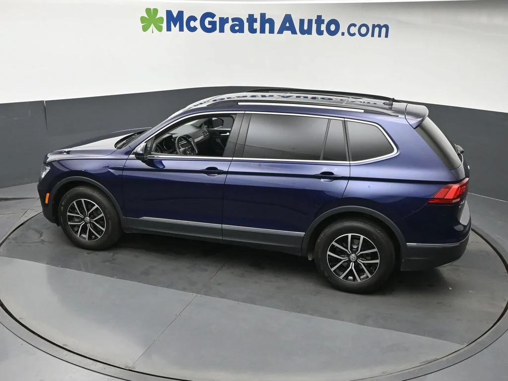 Certified Used 2021 Blue Volkswagen 2.0T SE image 25