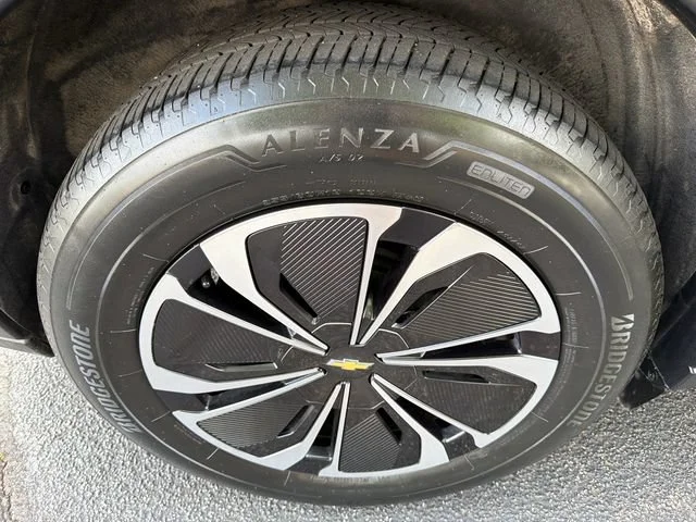 Used 2024 Sterling Gray Metallic Chevrolet LT image 17