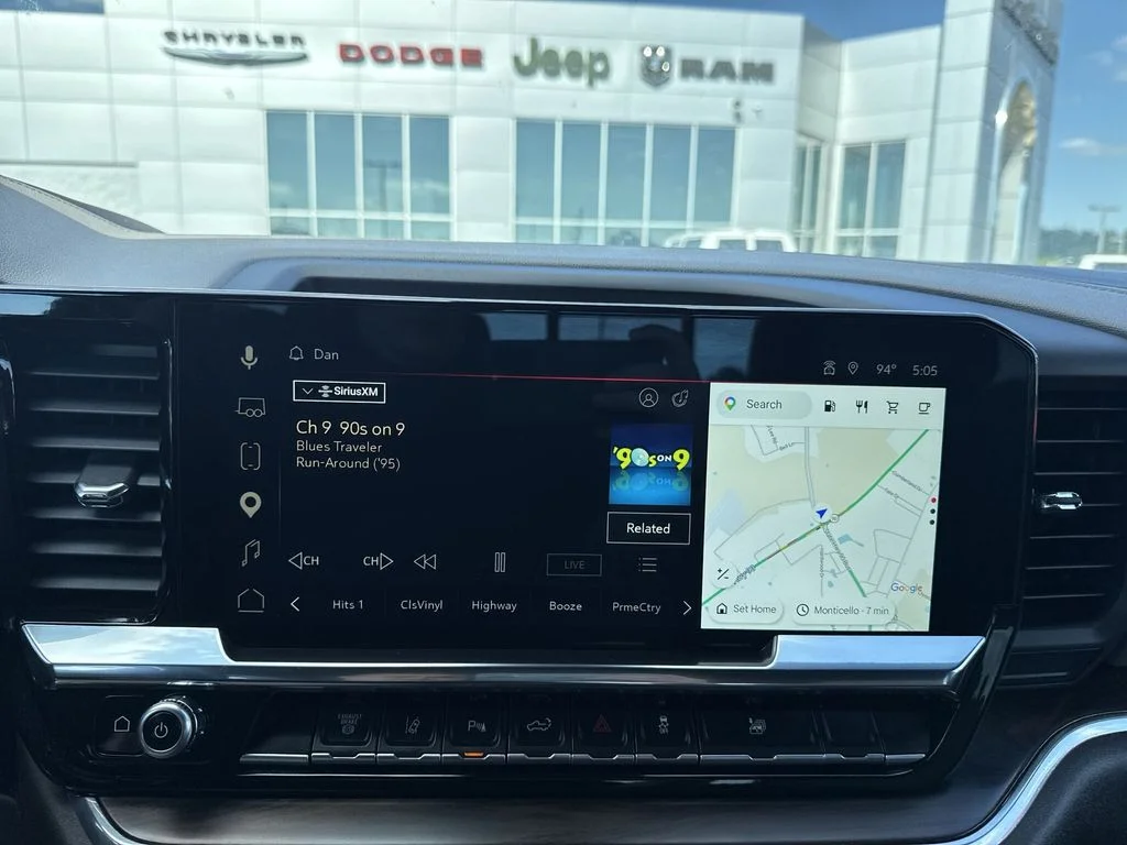 Used 2025 White GMC SLT image 16