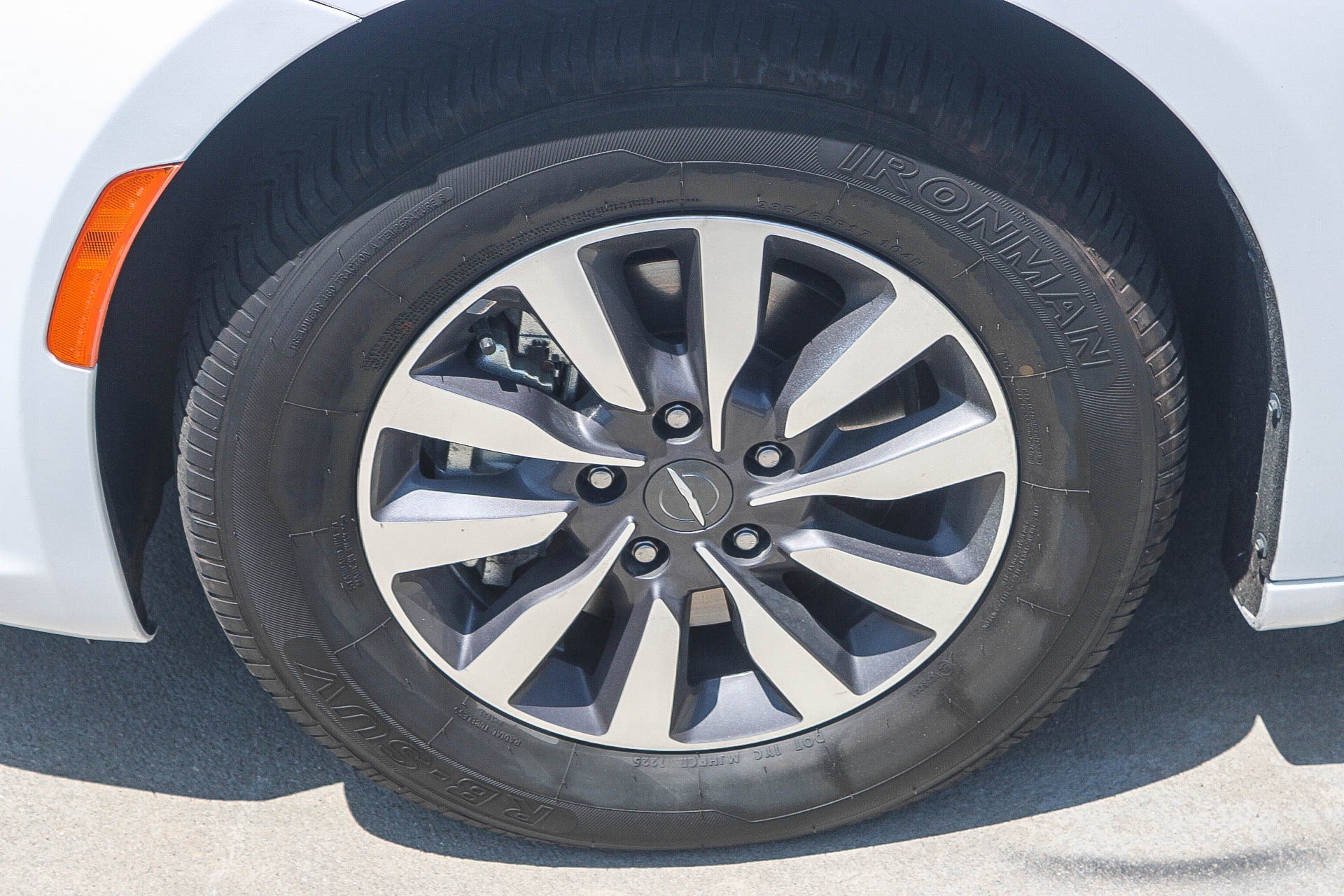 Used 2024 Bright White Clearcoat Chrysler Hybrid Select image 7
