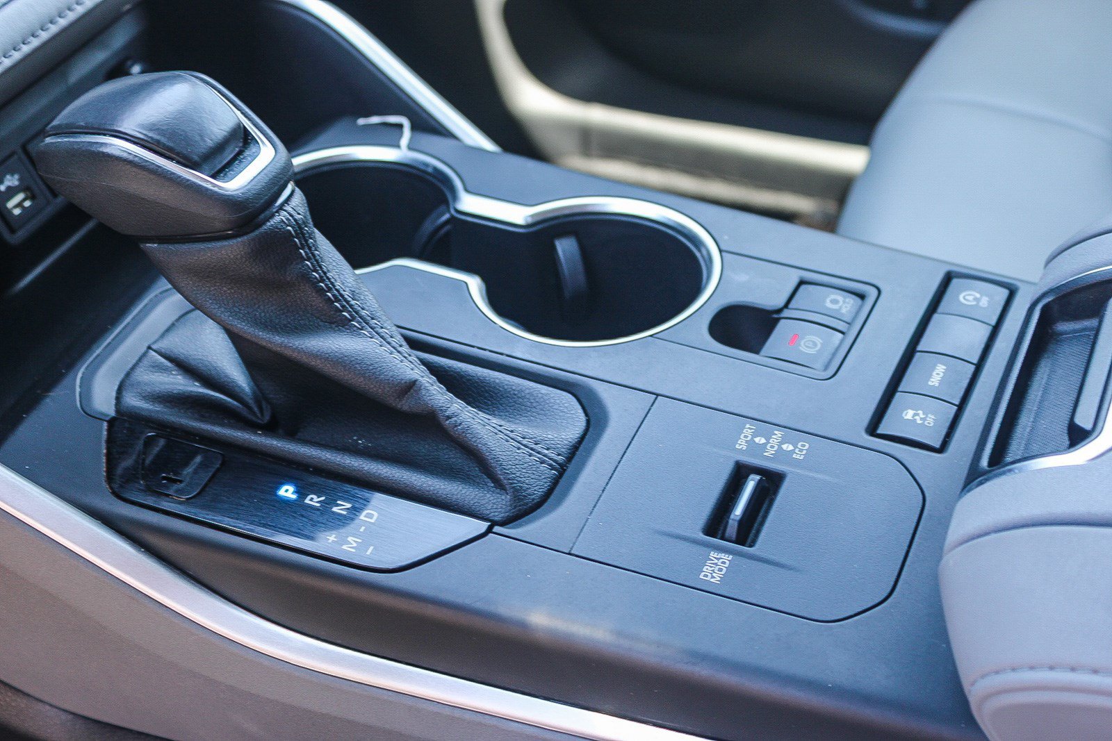 Used 2022 Wind Chill Pearl Toyota XLE image 19