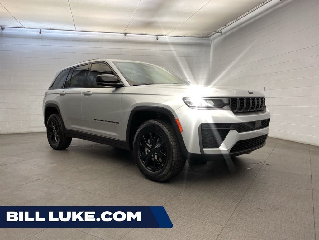 New 2026 Silver Zynith Exterior Paint Jeep Altitude image 1