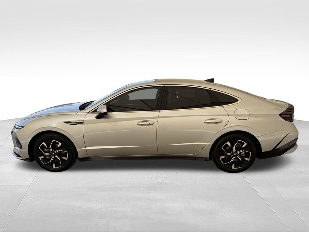 Used 2024 Silver Hyundai SEL image 10