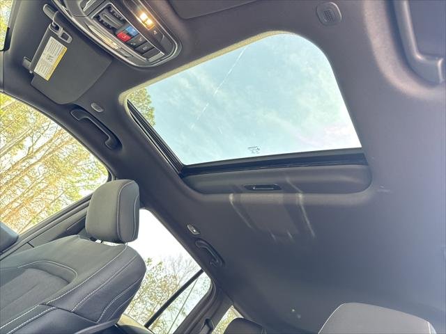 New 2026 Diamond Black Crystal Pearl-Coat Exterior Paint Jeep Laredo X image 39