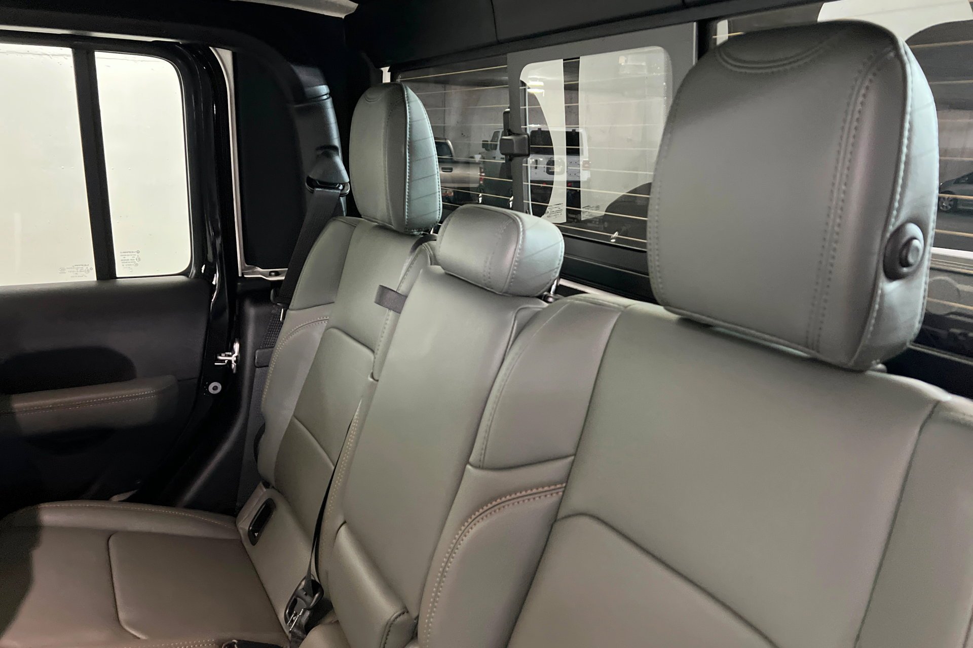 New 2026 Black Clear-Coat Exterior Paint Jeep Mojave image 21