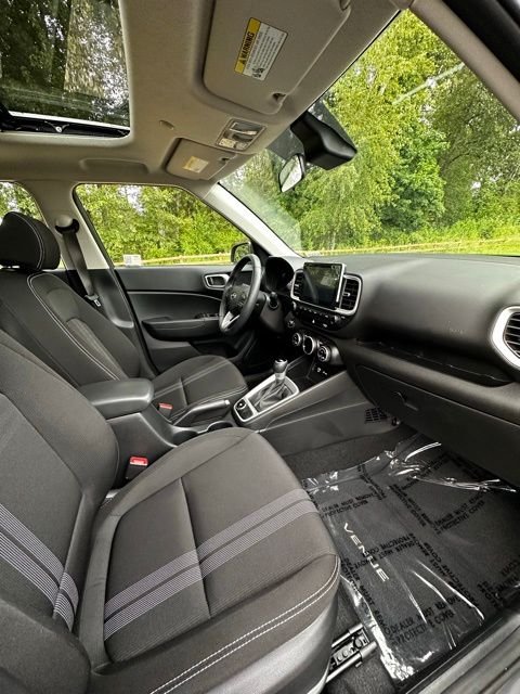 2025 Hyundai Venue SEL - Photo 21