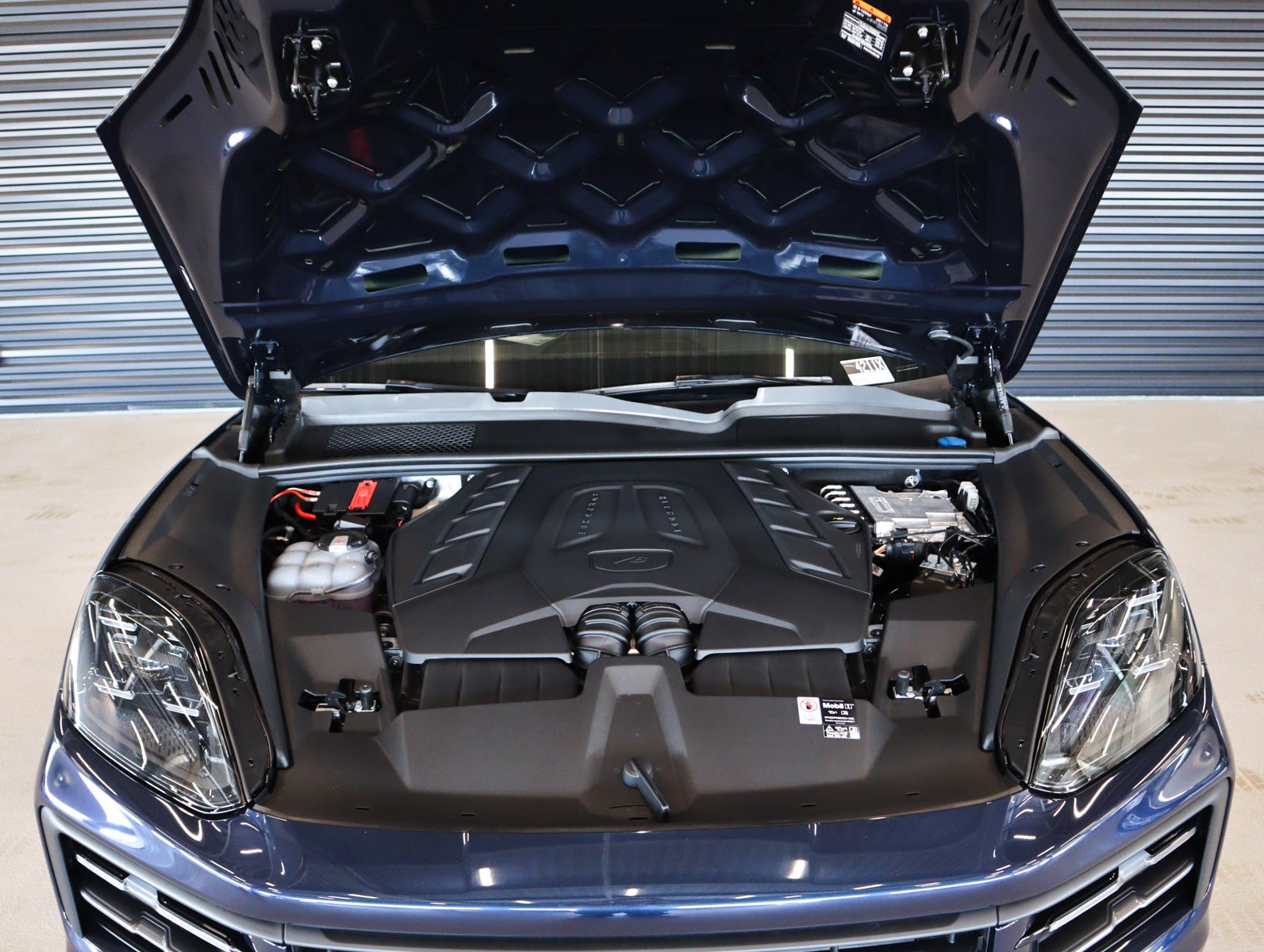 2025 Porsche Cayenne S - Photo 27