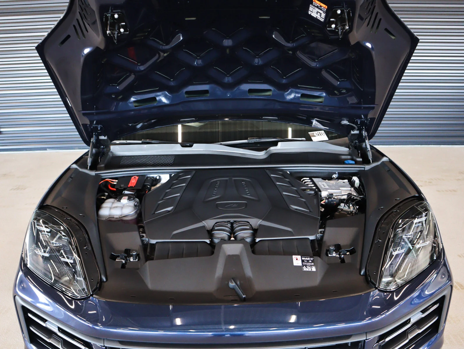 2025 Porsche Cayenne S - Photo 27