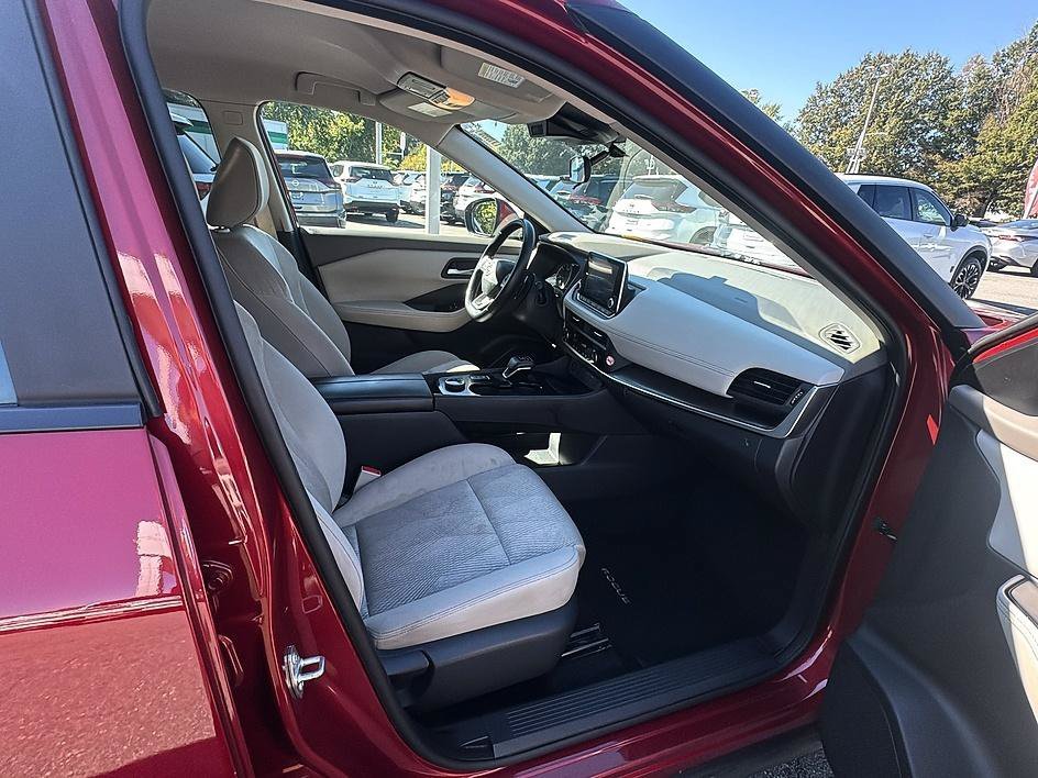 Used 2025 Scarlet Ember Tintcoat Nissan SV image 24