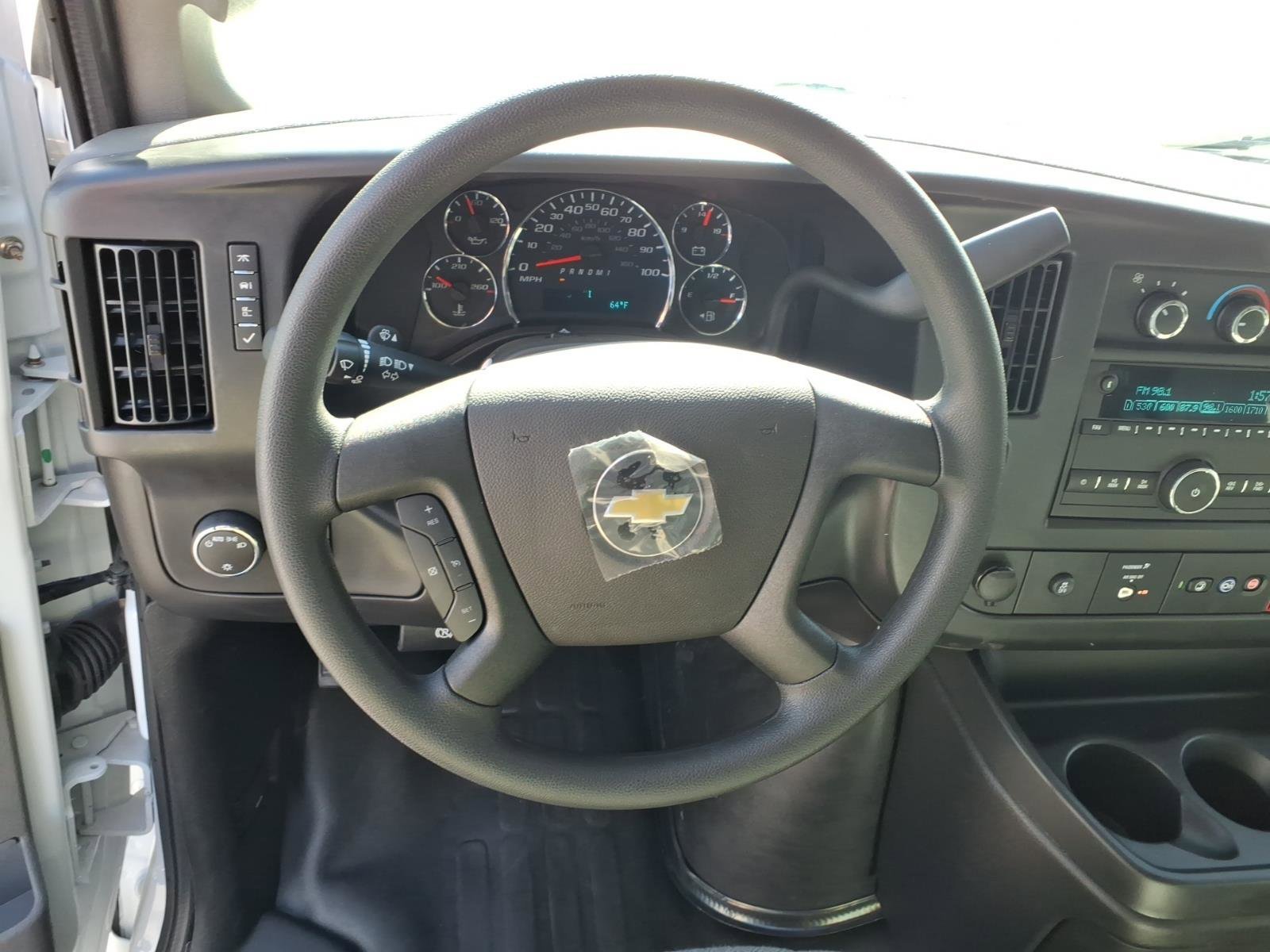 New 2026 Summit White Chevrolet 1WT image 5