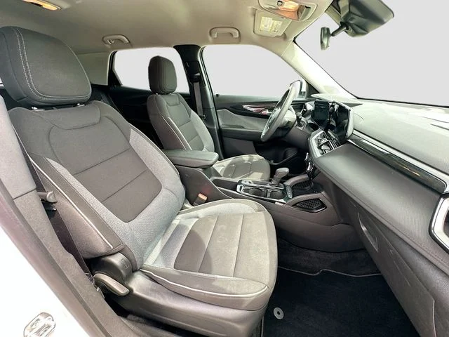 Used 2025 White Chevrolet LT image 25