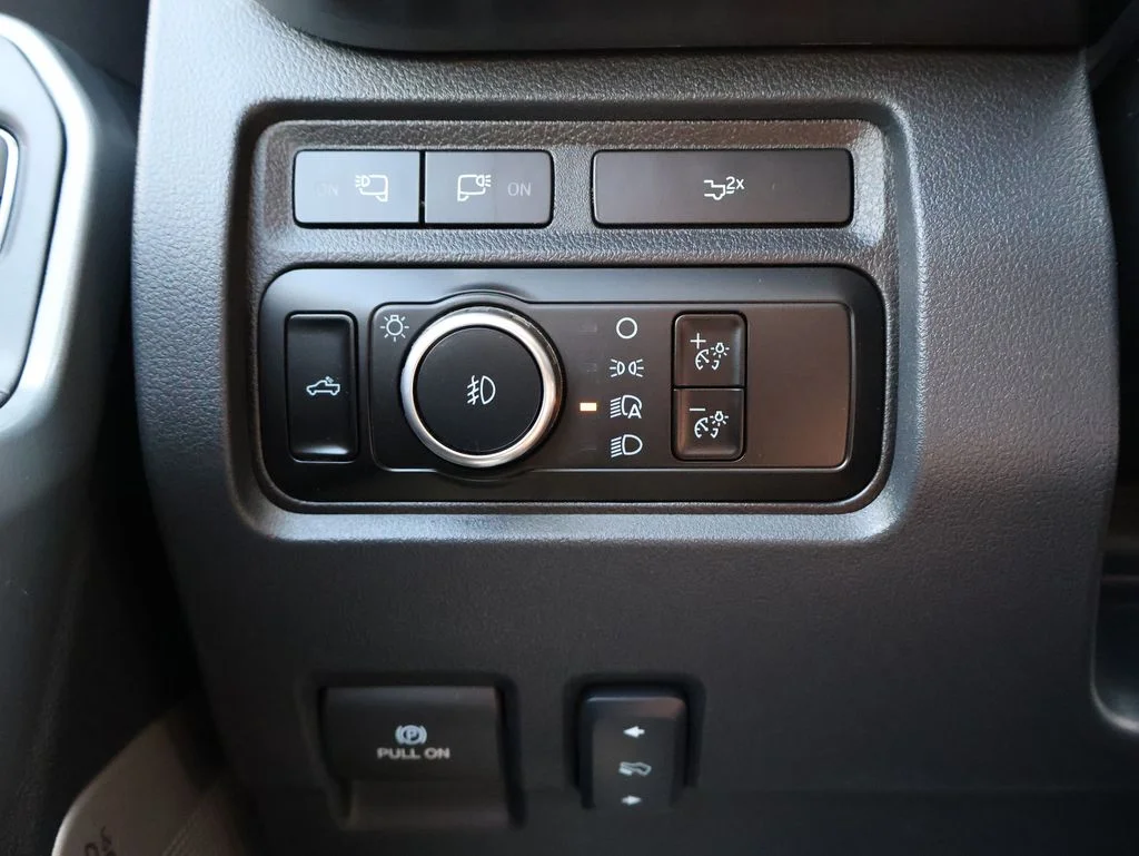 Certified Used 2024 Oxford White Ford Lariat image 32