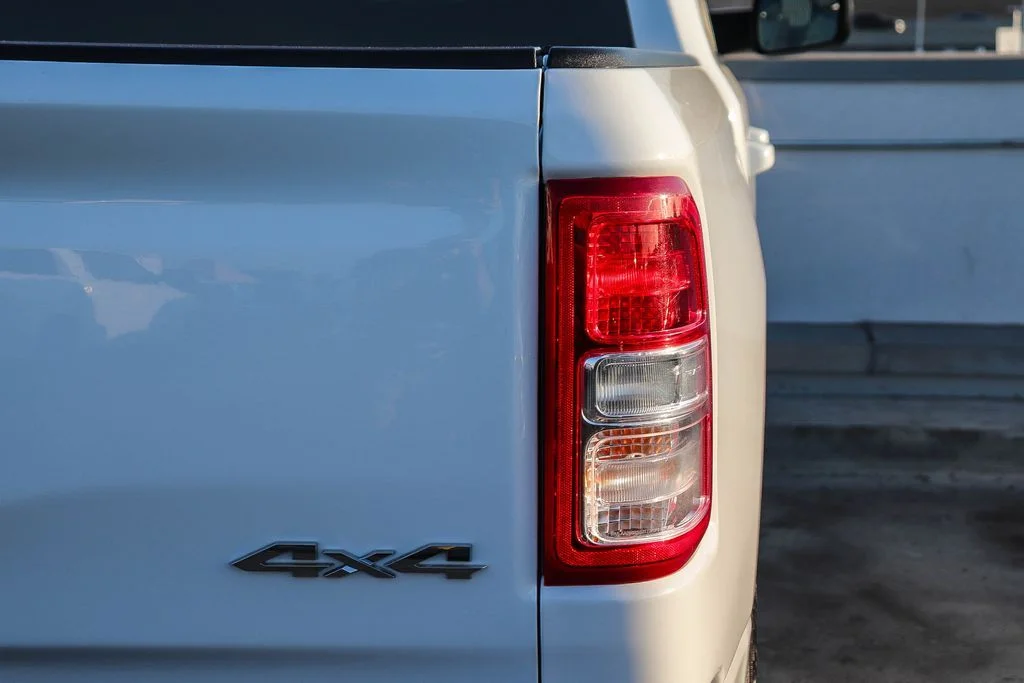 Used 2022 White Ram Big Horn/Lone Star image 10