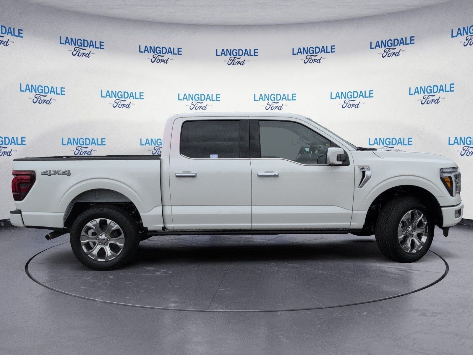 New 2026 Star White Metallic Tri-Coat Ford Platinum image 3