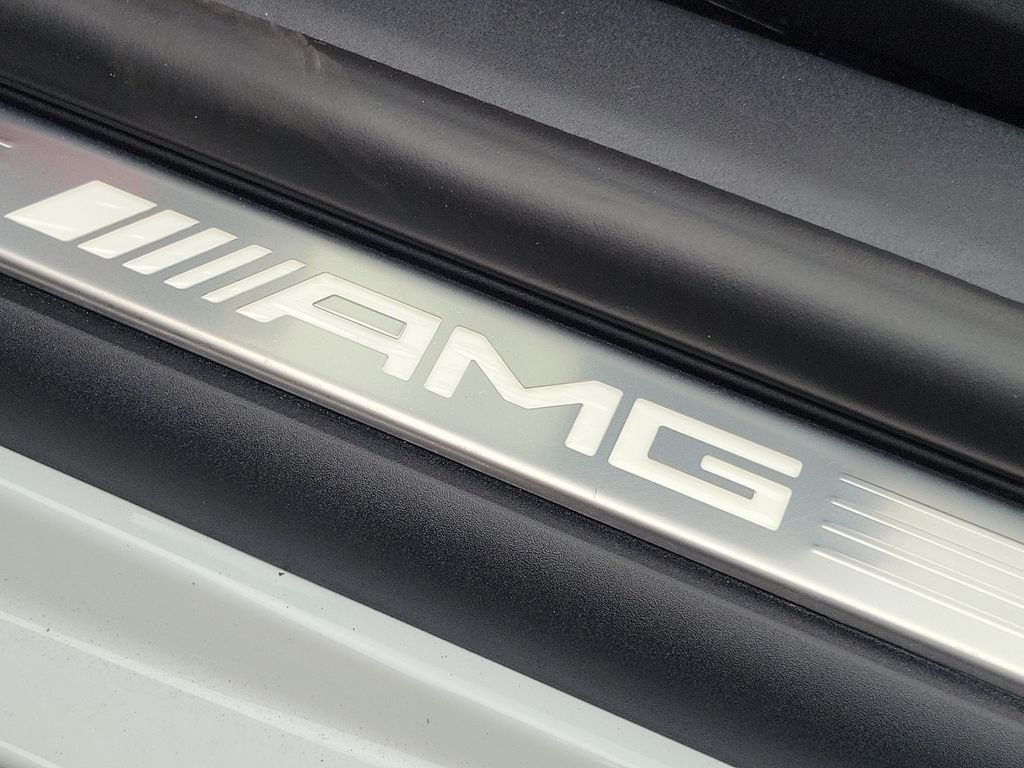 New 2027 MANUFAKTUR Moonlight White Metallic Mercedes-Benz AMG® SL 43 Roadster image 17
