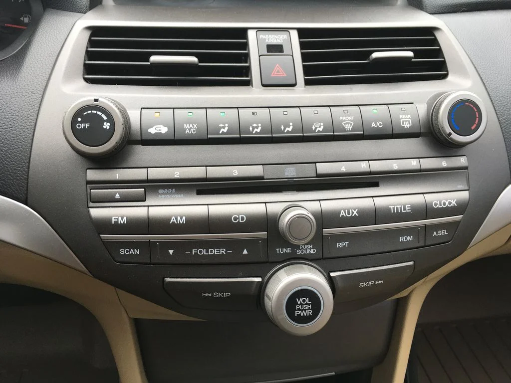 Used 2011 White Honda LX-P image 14