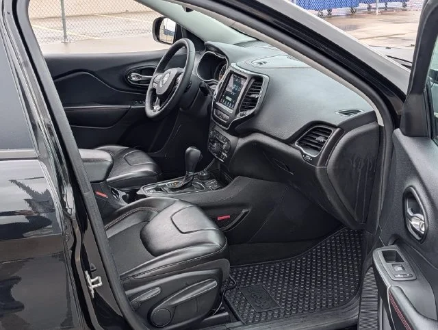 Used 2021 Black Jeep Trailhawk image 9