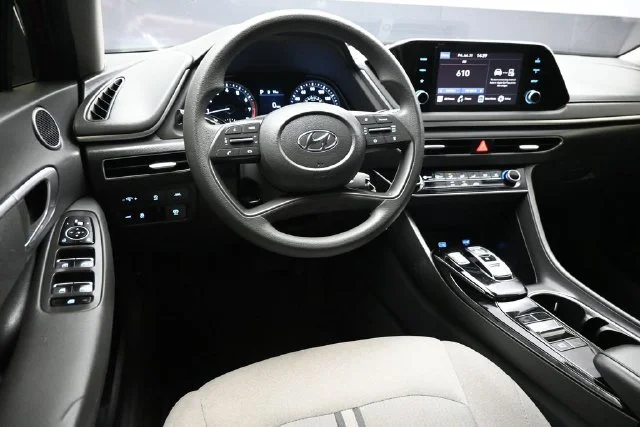 Used 2021 Red Hyundai SE image 11
