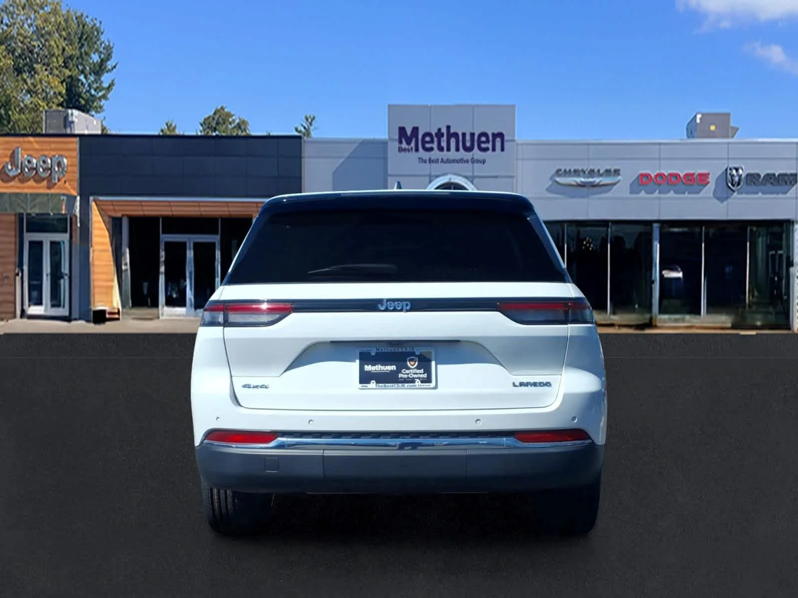 Used 2023 Bright White Clearcoat Jeep Laredo image 4