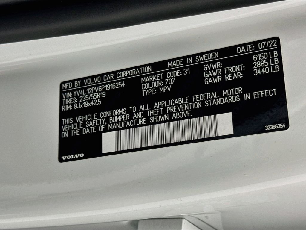 Used 2023 White Volvo B5 Core image 34