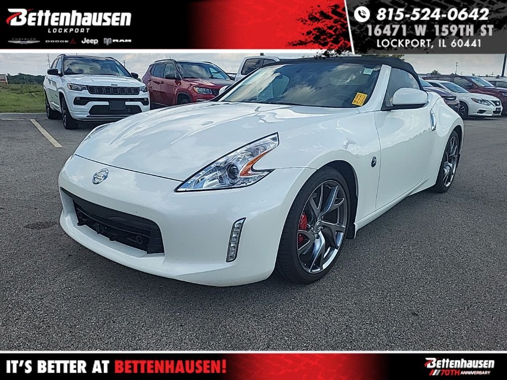 Used 2017 White Nissan Touring Sport image 1