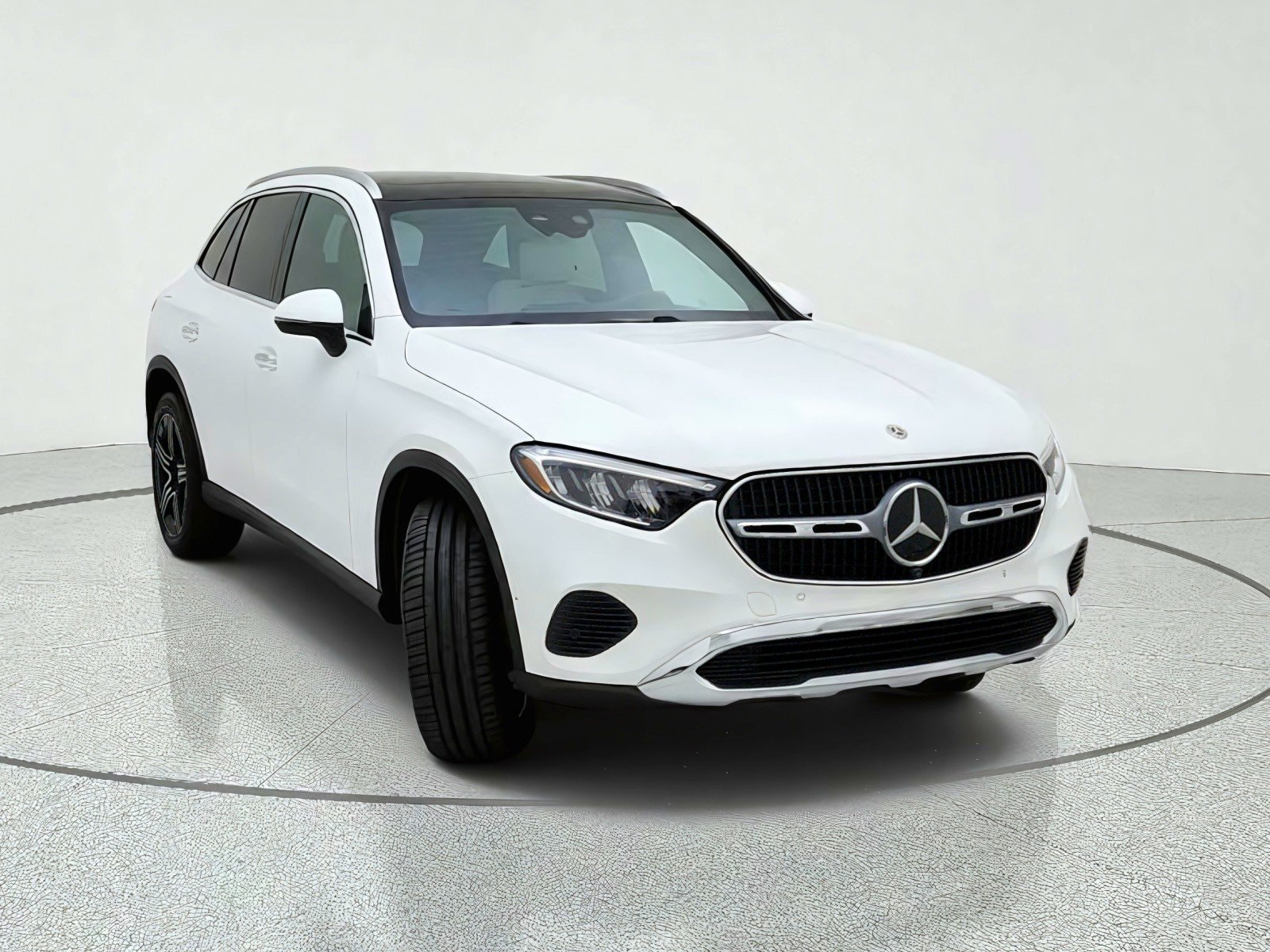 Certified Used 2026 Polar White Mercedes-Benz GLC 300 image 4