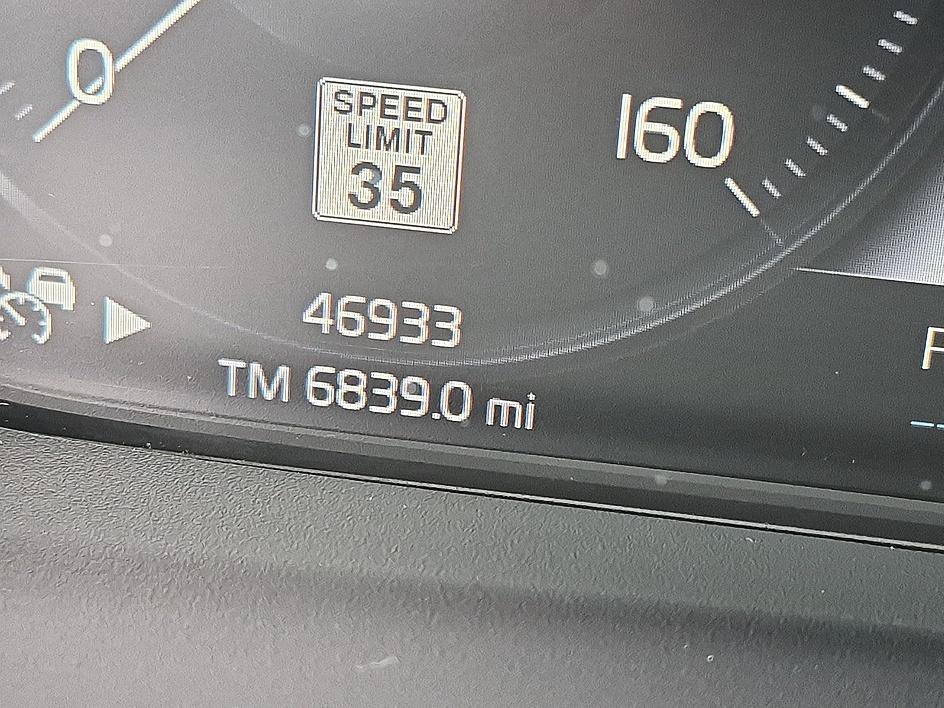 Used 2019  Volvo R-Design image 20