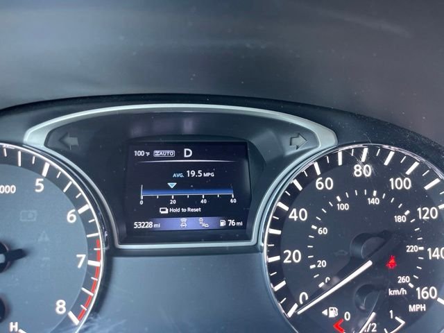 Used 2019 White Nissan Platinum image 11
