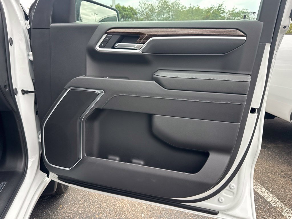 New 2026 Summit White GMC Elevation image 24