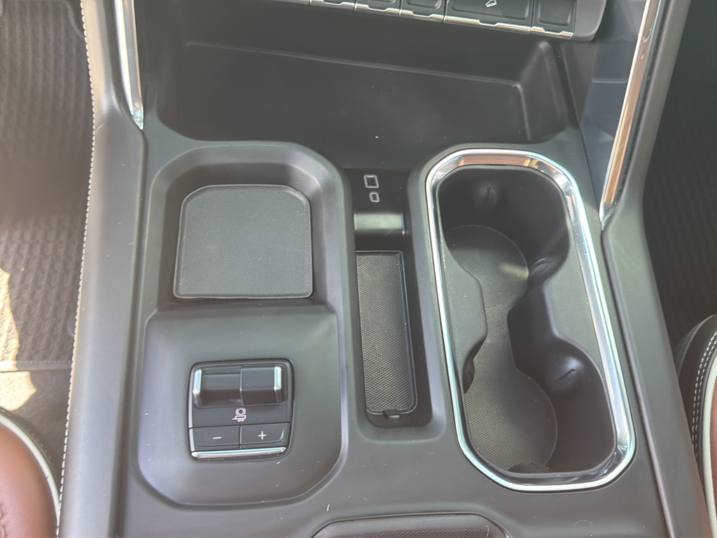 Used 2024 White GMC Denali Ultimate image 44