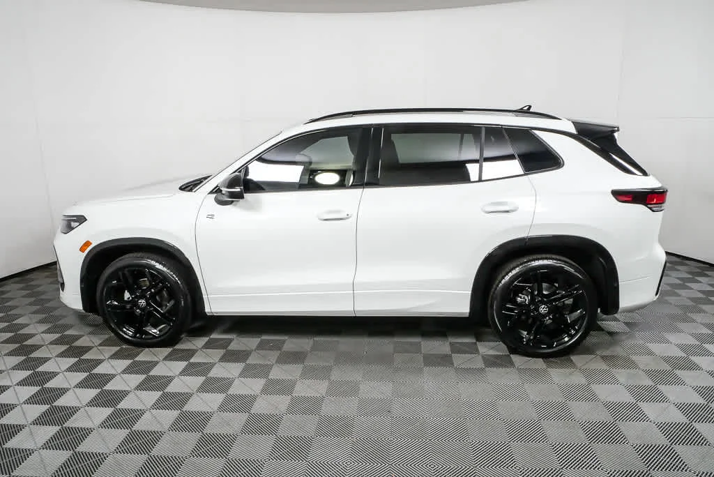 New 2026 Opal White Pearl Volkswagen SE R-Line Black image 3