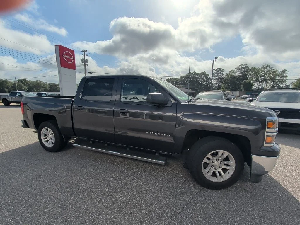 Used 2014 Gray Chevrolet LT image 4