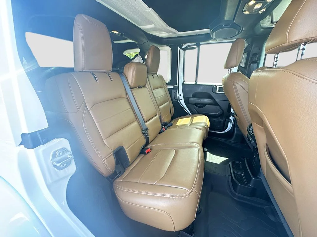 Used 2023 White Jeep Sahara image 31