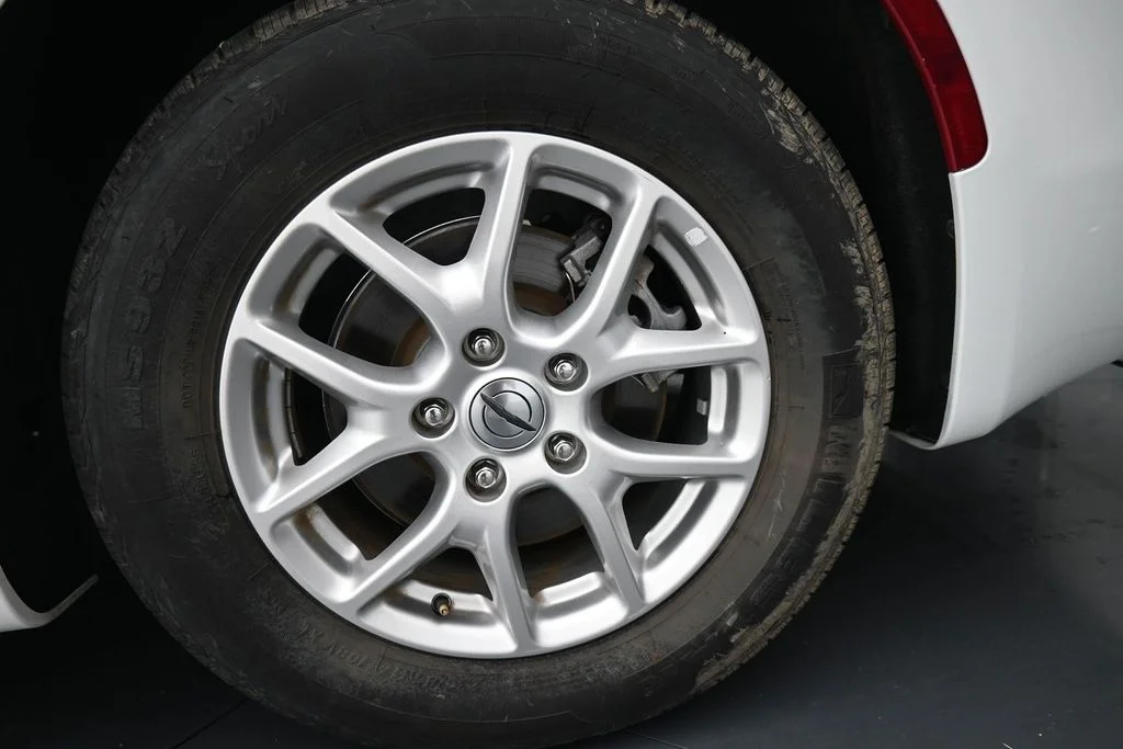 Used 2023 White Chrysler LX image 14