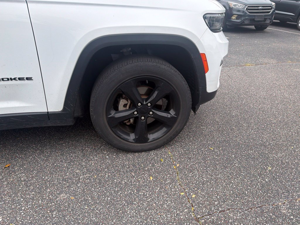 Used 2024 White Jeep Altitude image 5