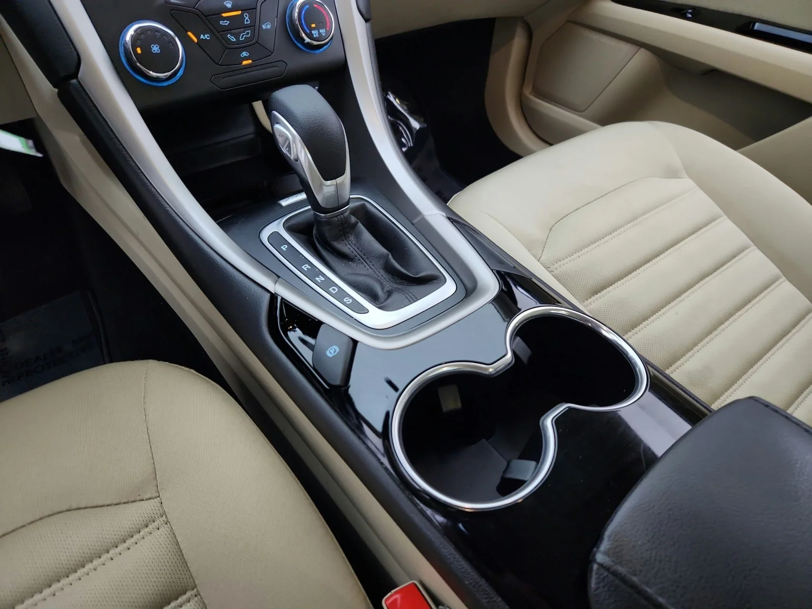 Used 2015 Oxford White Ford SE image 21