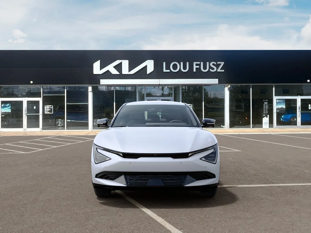 New 2026 Glacial White Pearl Kia Wind image 2