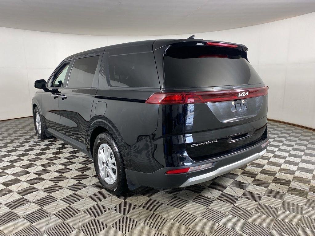 Used 2022 Aurora Black Kia LXS image 5