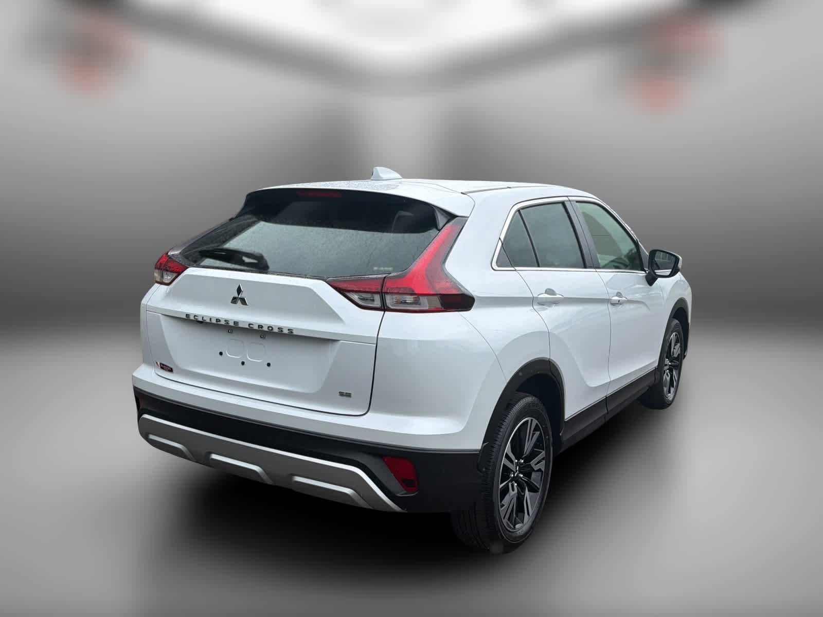 Used 2025 White Diamond Mitsubishi SE image 2