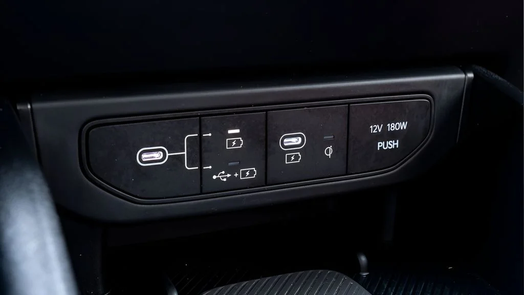 Used 2025 White Kia GT-Line image 45