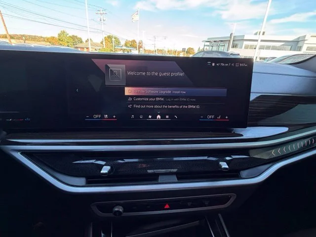 Used 2024 Gray BMW xDrive40i image 15
