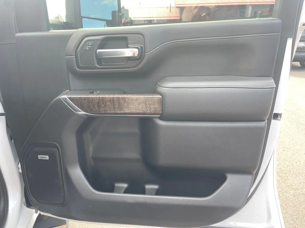 Used 2020 White GMC Denali image 33